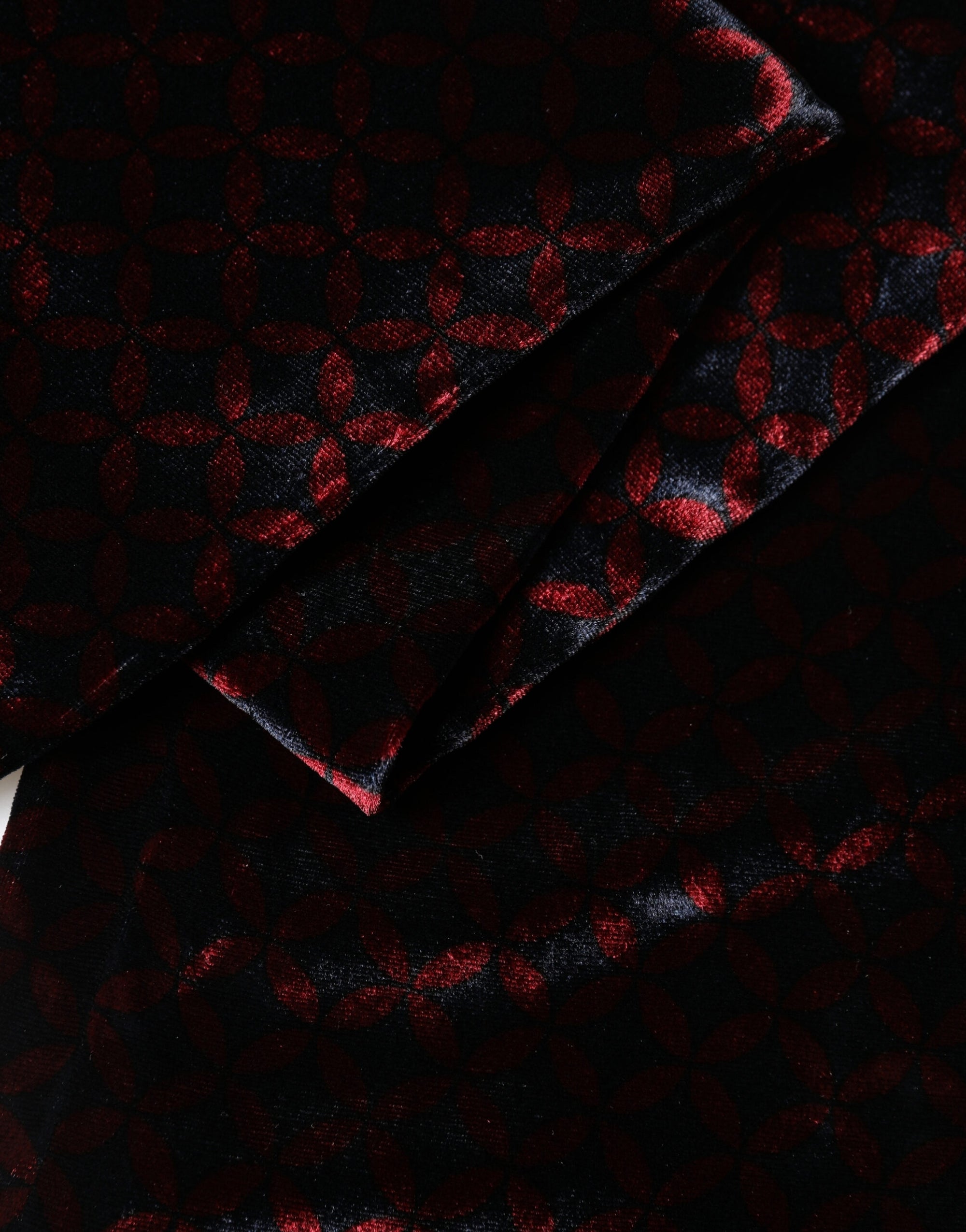 Dolce & Gabbana Black Red Rayon Geometric Pattern Fringe 140cm X 16cm  Scarf