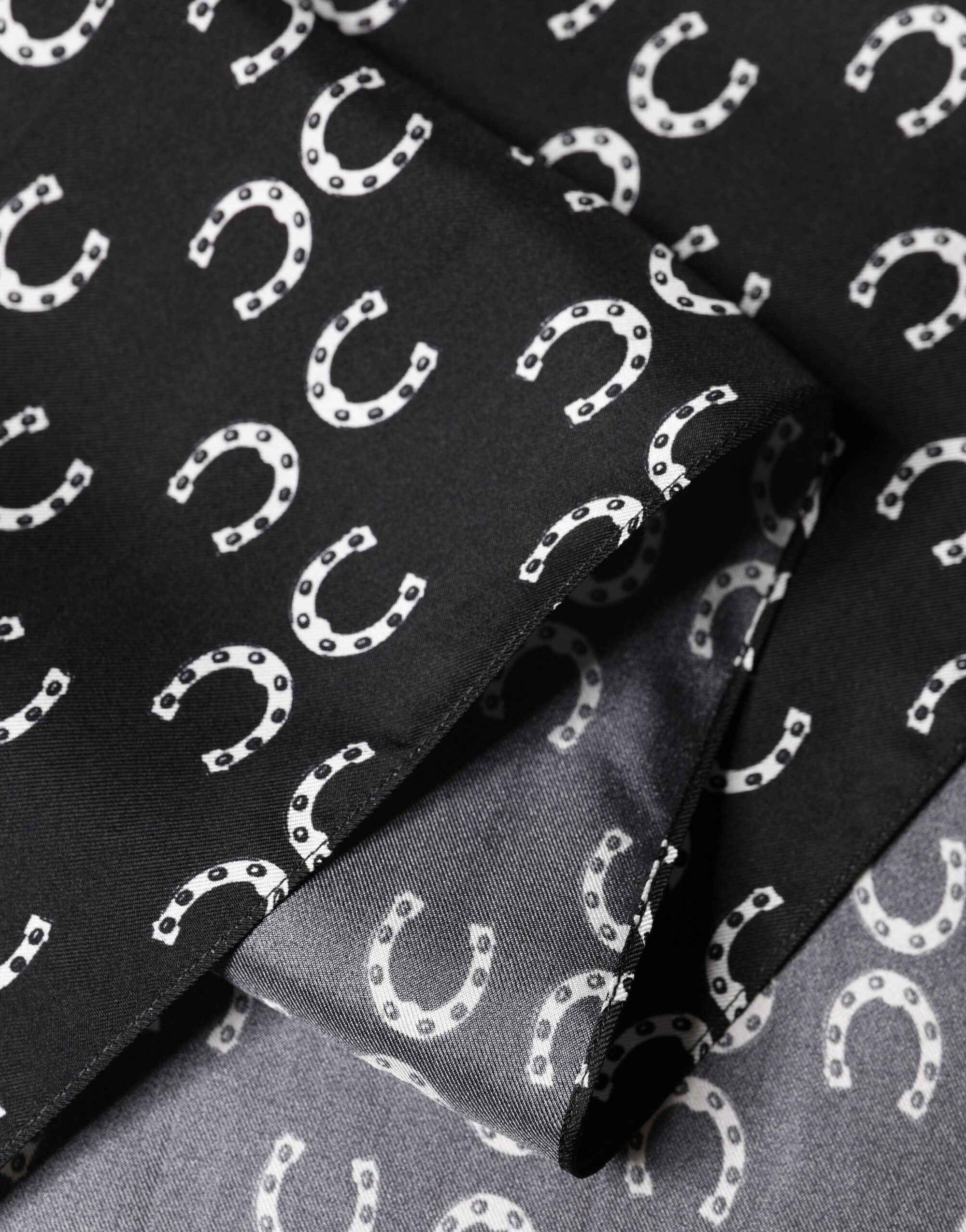 Dolce & Gabbana Black Horseshoe Silk Neck Foulard 136cm x 23cm Men Scarf